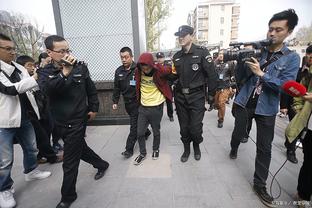 意天空：伊斯坦布尔体育主席带队离场抗议判罚，比赛被腰斩